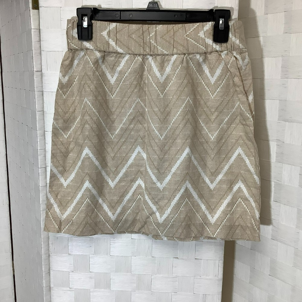 banana republic tan & white chevron mini skirt size 0